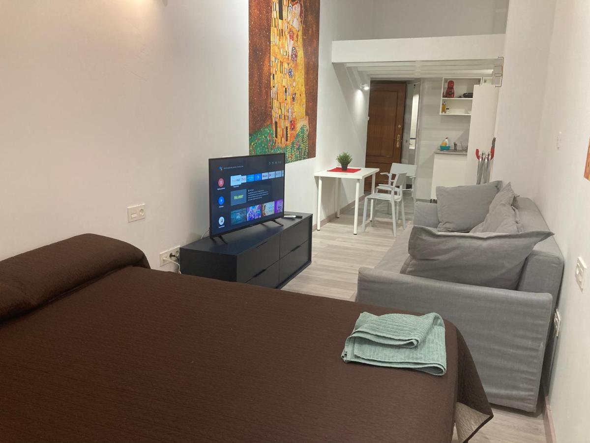Golondrinas De Malaga "Apartamentos Con Mucho Arte" Y Terraza Solarium En Coliving Málaga Exterior foto